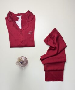 Pyjama boutonné en satin à motif cœur " Rouge " -H- – Image 3