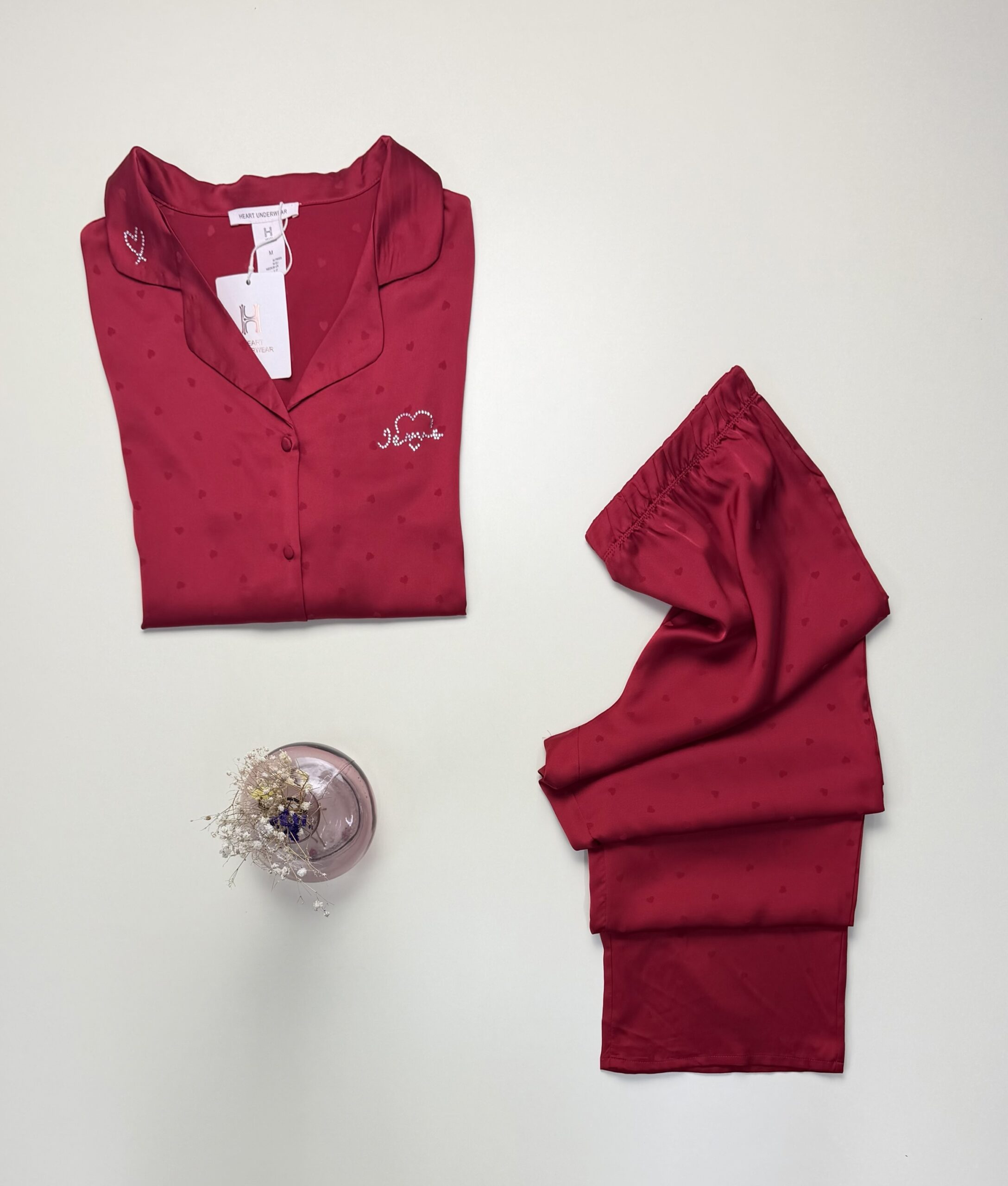 Pyjama boutonné en satin à motif cœur " Rouge " -H- – Image 3