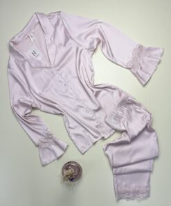 Pyjama boutonné en satin à motif cœur " Rose " -H-